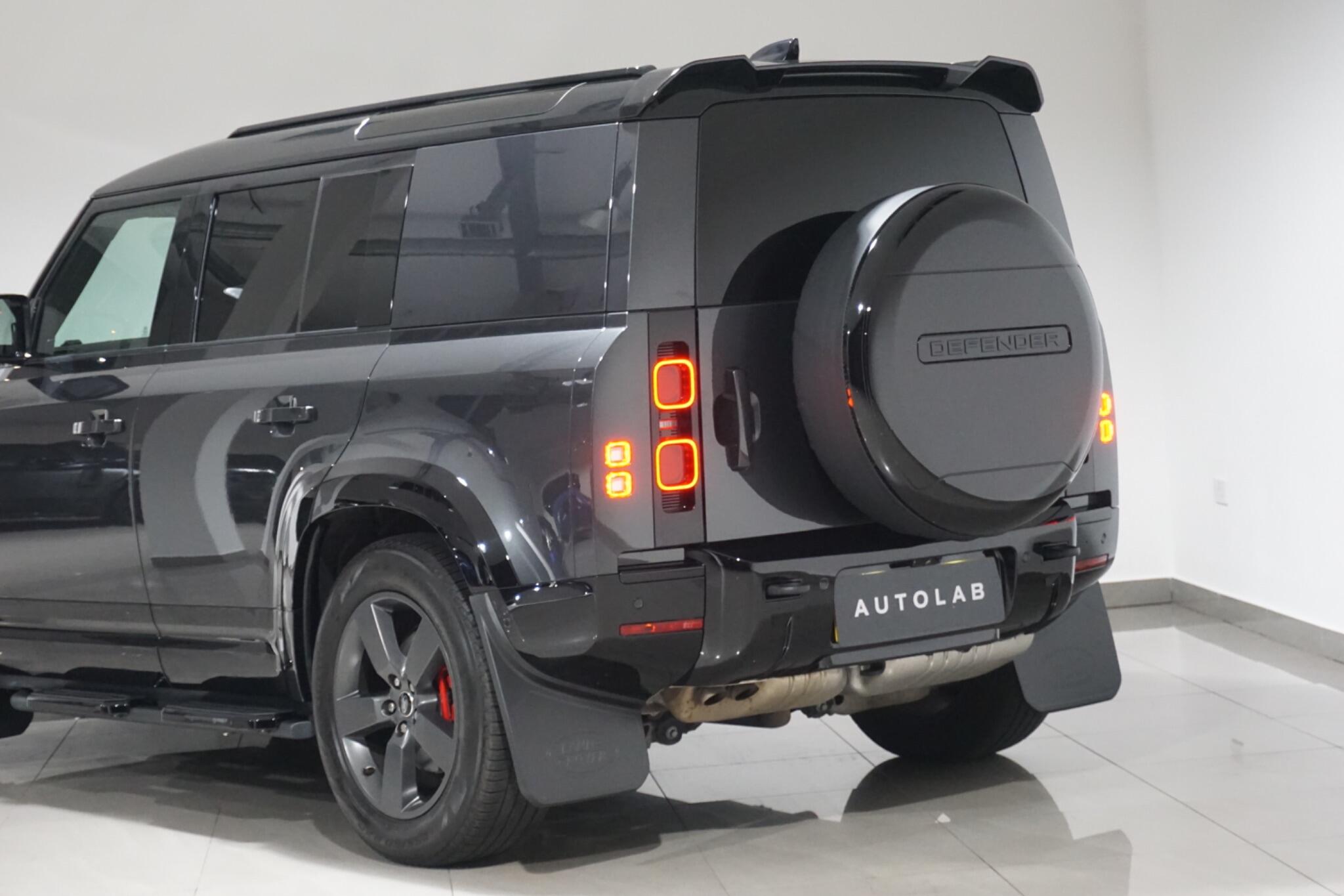 Land Rover Defender 110 3.0 D300 MHEV X-Dynamic HSE Hard Top SUV Auto 4WD MWB Euro 6 (s/s) 5dr